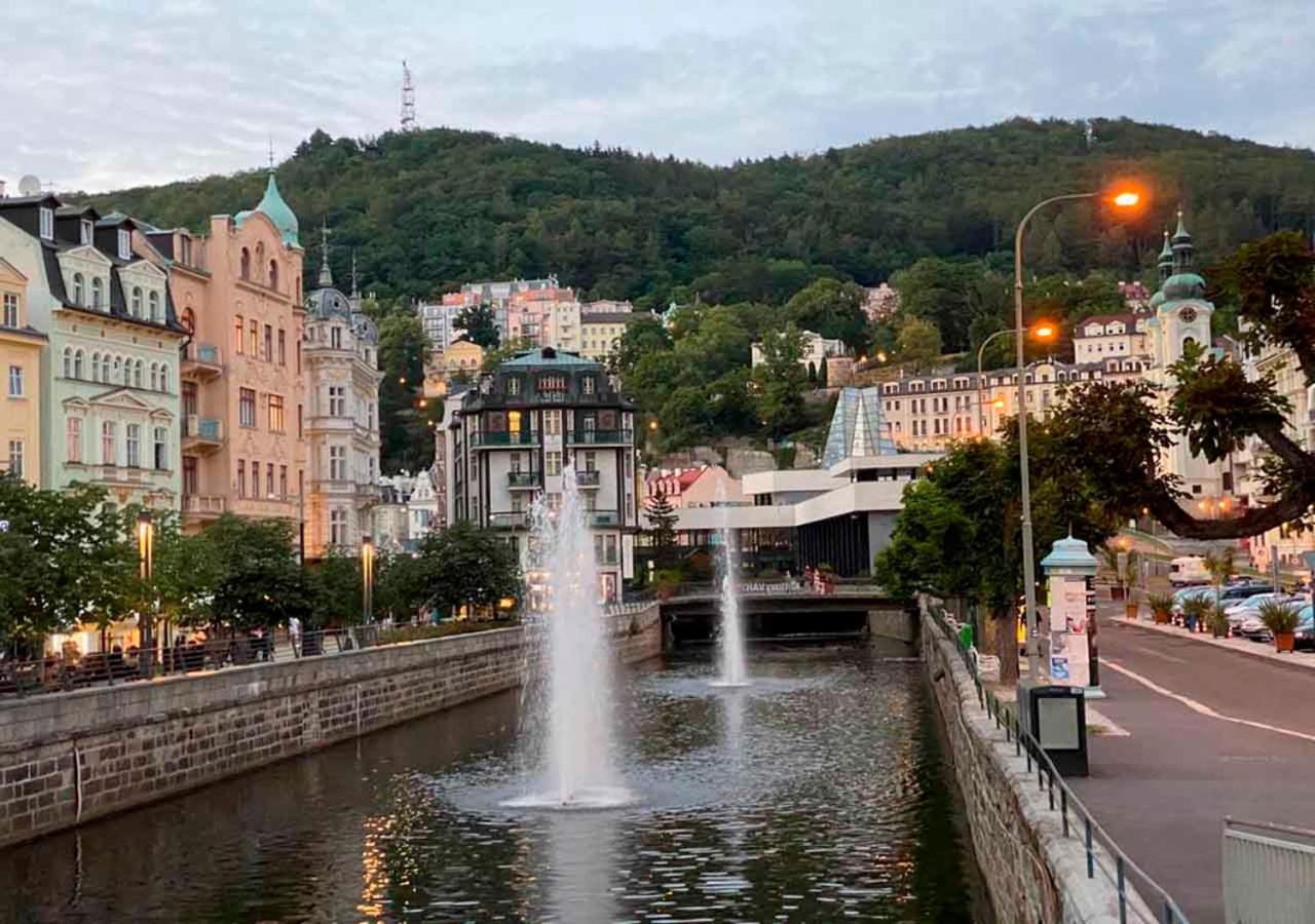 Retro Big Apartment With Two Balconies And Lift Karlovy Vary Dış mekan fotoğraf