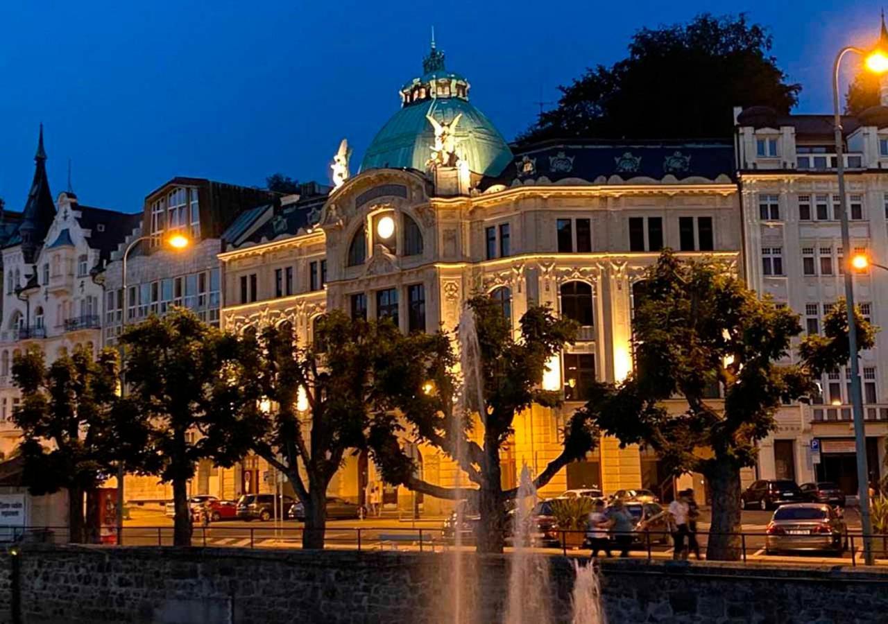 Retro Big Apartment With Two Balconies And Lift Karlovy Vary Dış mekan fotoğraf