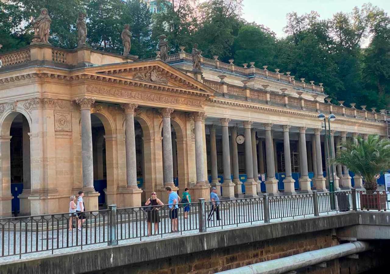 Retro Big Apartment With Two Balconies And Lift Karlovy Vary Dış mekan fotoğraf