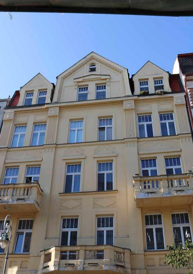 Retro Big Apartment With Two Balconies And Lift Karlovy Vary Dış mekan fotoğraf